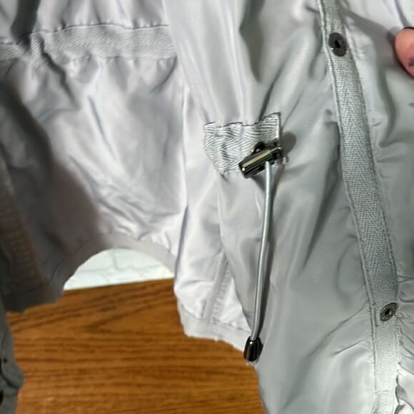 Chico’s Size 1 or Medium Gray Windbreaker Adjustable Waist - Picture 5 of 7
